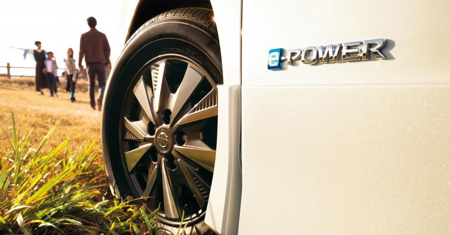 Детали экстерьера Nissan Serena e-Power Highway Star 2017 года  (фото 9 из 9)